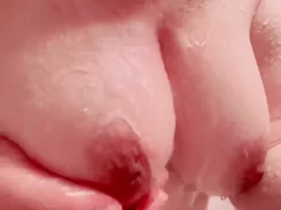 【全网精选】熟女美少妇洗澡大奶子 现场高清截图