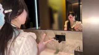 【全网精选】[原创] 【女主已成年】镜前后入爆操Lo裙可爱白虎小母狗口交毒龙 现场高清截图