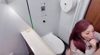 全网精选题材必看：推特60W粉丝网黄潮妹「kitty」露脸性爱私拍 大陆小哥哥带我坐高铁，坐好久忍不住了啦，整个脸满满的精液，好幸福！ 封面图