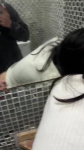 【全网精选】绵阳刚满18的嫩妹 在ktv厕所里干她叫声太骚了 现场高清截图