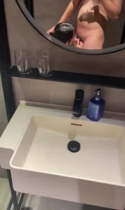 人前气质御姐 - 1080P超清画质展示图