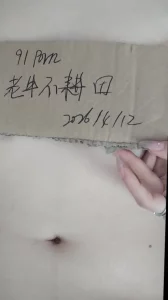 【全网精选】[原创] 躺床上自己玩 现场高清截图