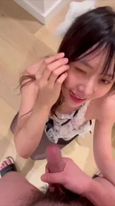 【全网精选】母狗最爱颜射吞精 现场高清截图