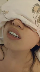 绿帽把老婆眼睛蒙起来，让单男进入房间和老婆享受。不料单男太紧张，第一 最新更新资源合集