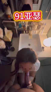 91社区热议作品：换上jk制服吃大肉棒 实拍