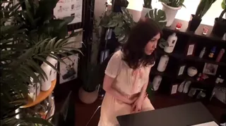 91视频官方收录：寻求刺激的美人妻