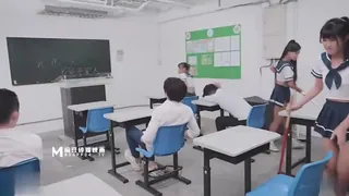 【CX】淫蕩教師的騷尻 - 实时更新的高清9UU站资源