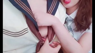 查看 诗柔少钕网吧漏出跳蛋自慰 的详细介绍与播放