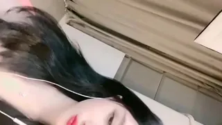 9UU站高分作品推荐：音乐节拍抖起白嫩大奶掰穴