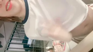 9UU站高分作品推荐：长的非常好看的粉鲍自慰