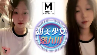 91视频官方收录：落九川甜美少女