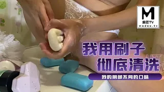 我用刷子彻底清洗了我的阴部不同的口味 - 高清流媒体极速加载