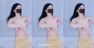 【猫咪av站】捂脸主播的美乳 现场高清截图