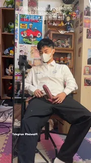 91视频推荐：西装男大对镜打飞机 手机在线播放