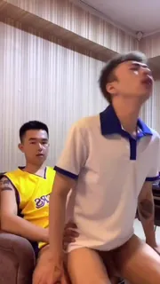 翘臀骚男上位骑乘 - 高清流媒体极速加载