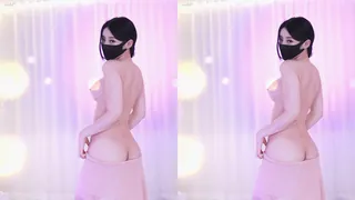 【猫咪av站】戴着黑口罩的大奶小骚货艳舞 现场高清截图