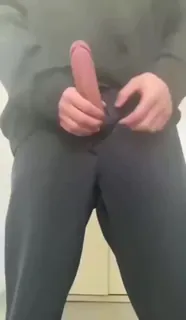 91社区热议作品：男同大屌自拍自慰 实拍