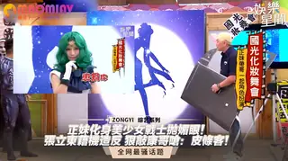 猫咪av站高分作品推荐：少女戰士拋媚眼！張立東藉機造反 狠敲康哥嗆：皮條客！