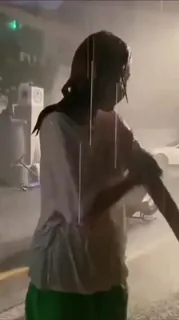 91视频推荐：骚逼大雨漏奶 手机在线播放