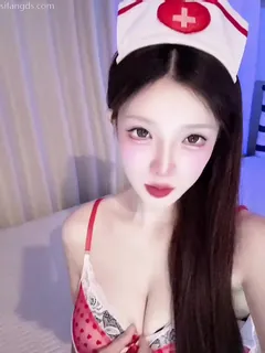 91视频官方收录：巨乳黑丝苗条小骚货