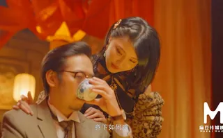 猫咪av站精选视频：亚洲美女用她的丰满身材诱惑。 完整版