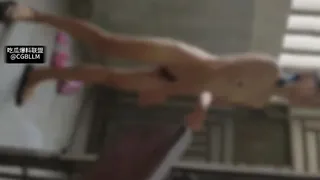 猫咪av站精选视频：骚逼户外露出抠逼 完整版