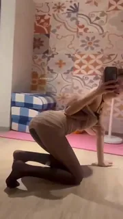 黑丝长腿少妇自拍 - 1080P超清画质展示图