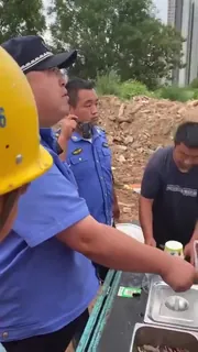 正在播放：民工食堂 (猫咪av站频道)