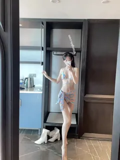 91社区热议作品：可爱小骚货自拍 实拍