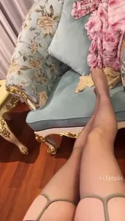 91社区热议作品：少妇的丝袜美腿 实拍