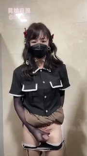 猫咪av站题材必看：#eblin_ann1_骚逼人妖外面撸管 封面图