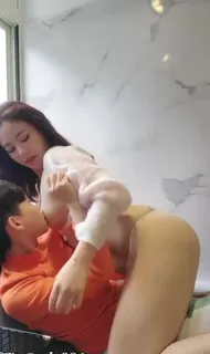 91社区热议作品：大奶翘臀少妇上位骑乘 实拍