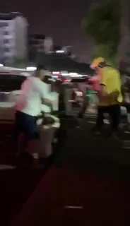 91社区热议作品：街头纷争 实拍