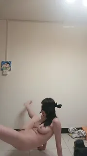 骚逼美娇娘高难度抠逼 手机浏览器流畅观看预览
