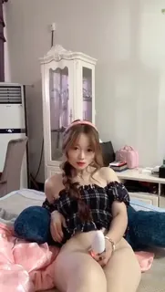 【猫咪av站】美乳小公主自慰 现场高清截图