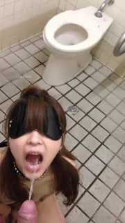 正在播放：骚逼母狗迎接圣水 (猫咪av站频道)