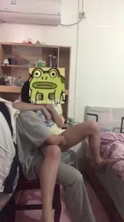 【猫咪av站】自拍扣骚逼女友的小穴 现场高清截图