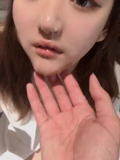 猫咪av站栏目：母狗被射一脸精液 精彩封面