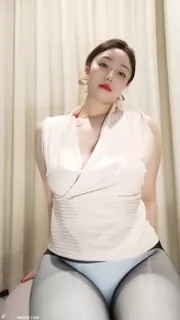 大奶少妇发骚日常 - 高清在线观看