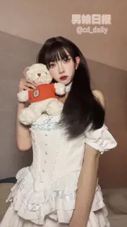 纯洁小白裙伪娘 - 高清在线观看