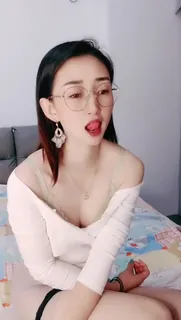 短视频 兄妹乱伦游戏有颜值还很骚全程露脸，淫声荡语不断精彩刺激 优质原创视频在线直达