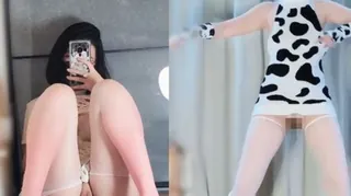 粉红丝袜奶牛装扮性感裸舞 用假鸡巴抽插粉穴菊花插入肛塞在线求操 手机浏览器流畅观看预览