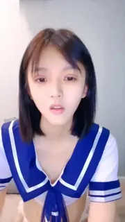 【国产精品】校花女神惨遭蹂躏全程露脸激情3P伺候两大哥口交大鸡巴揉奶玩逼让大哥无套爆草小骚穴浪叫不止真刺激 - 实时更新的高清猫咪av站资源