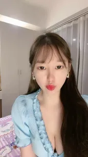 双圆宝，就问你美不美，这身材颜值靓不靓，还秀美胸和鲍鱼。 优质原创视频在线直达