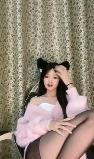 新人下海甜美少女！情趣耳朵黑絲美腿！開檔多毛騷穴，特寫跳蛋震動，爽的呻吟不斷 优质原创视频在线直达