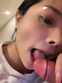 精品甜美女孩❤️緊致牛仔誘惑，男炮友到位~先口再操，舌功無敵，各種姿勢 手机浏览器流畅观看预览