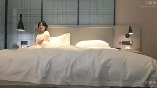 91社区热议作品：緊身T恤小姐姐白皙肉體前凸後翹很顯身材特別讓人性奮抓住奶子揉捏舔吸啪啪大力操穴嬌吟喘息真極品。 实拍