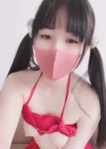 猫咪av站高分作品推荐：雙馬尾美乳嫩穴少女！撩起肚兜揉捏奶子！