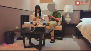 91社区热议作品：約炮乖巧可愛妹子 儘管可愛妹子叫痛也沒少用力 实拍