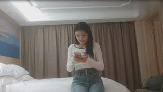 猫咪av站精选视频：约炮黑丝淫荡的美女 完整版